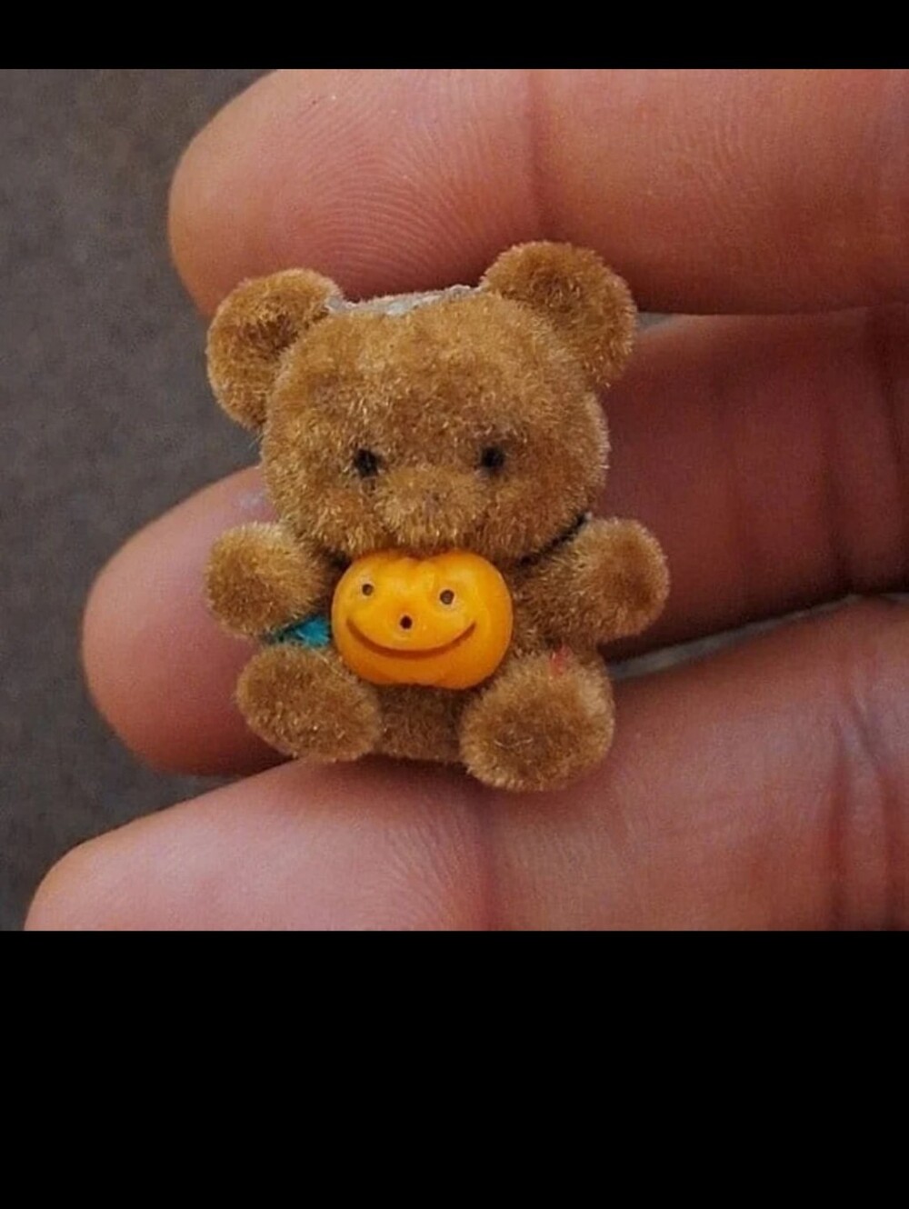 Adorable Vintage 80s Fuzzy/Flocked Brown Teddy Bear Holding A Halloween Pumpkin.